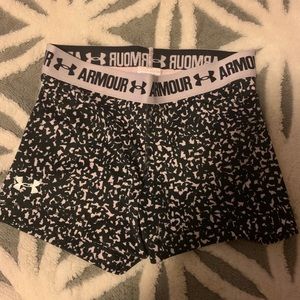 BLACK AND PINK UNDER ARMOUR SPANDEX